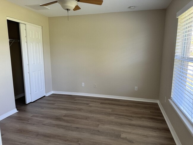 Building Photo - 3927 SW 16th Pl