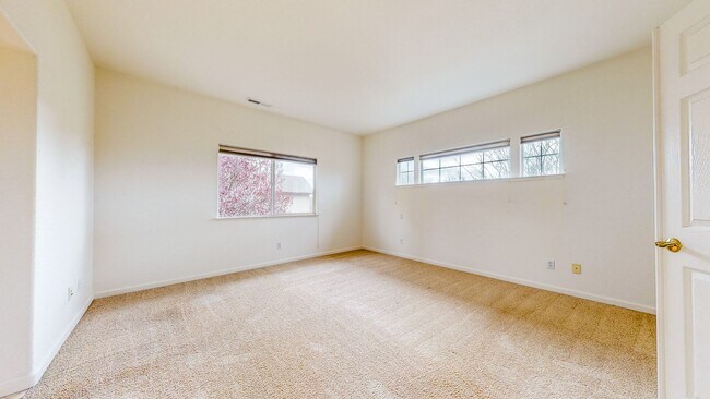 Building Photo - Desirable Skyhawk 3 bedroom Tri-Level Single Family