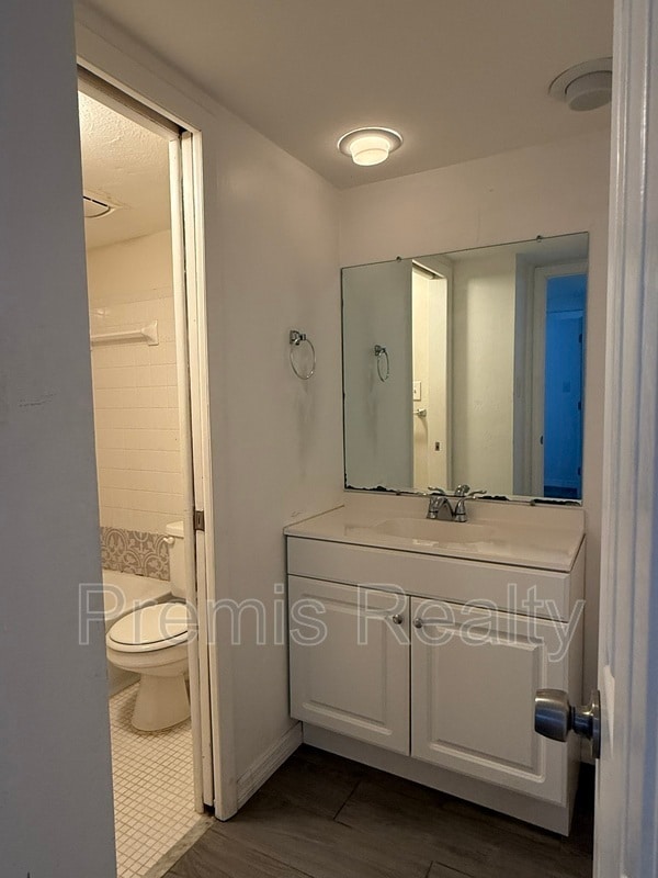 Building Photo - 1575 Greenlea Dr