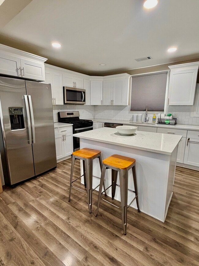 Building Photo - 333 Sauk Trail