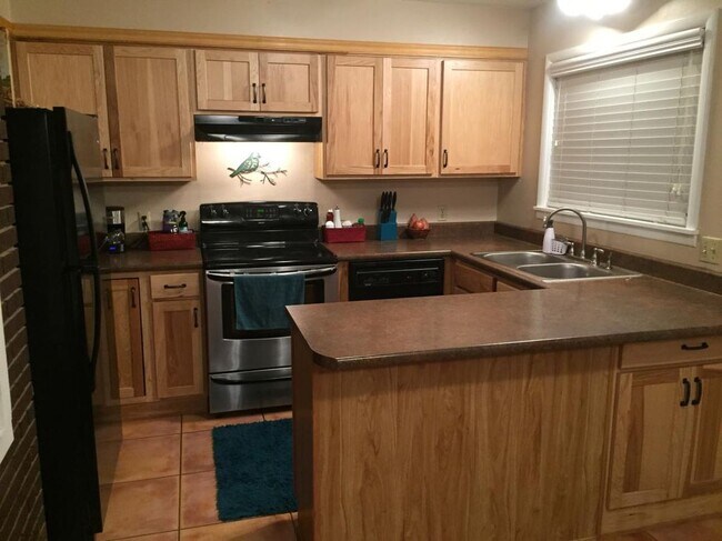 Building Photo - 2401 Thomas Ave