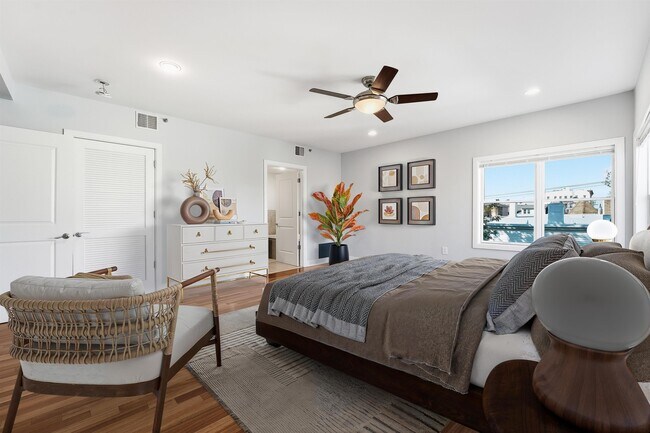 Building Photo - 215 Manhattan Ave