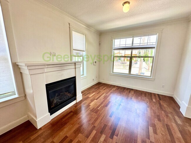 Building Photo - Secure and Beautiful 3-Bedroom 2.5-Bathroo...