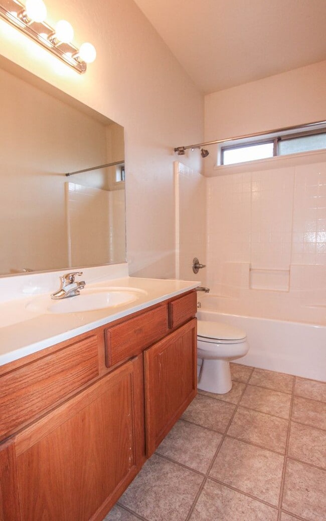 Building Photo - Granville Amenities