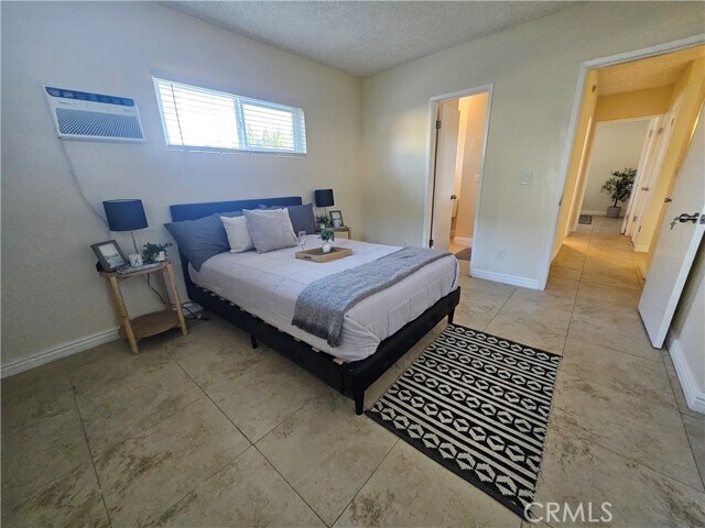 Building Photo - 1381 Burwood St