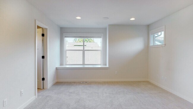Building Photo - GORGEOUS 3 bdrm plus Flex Space Home in Mo...