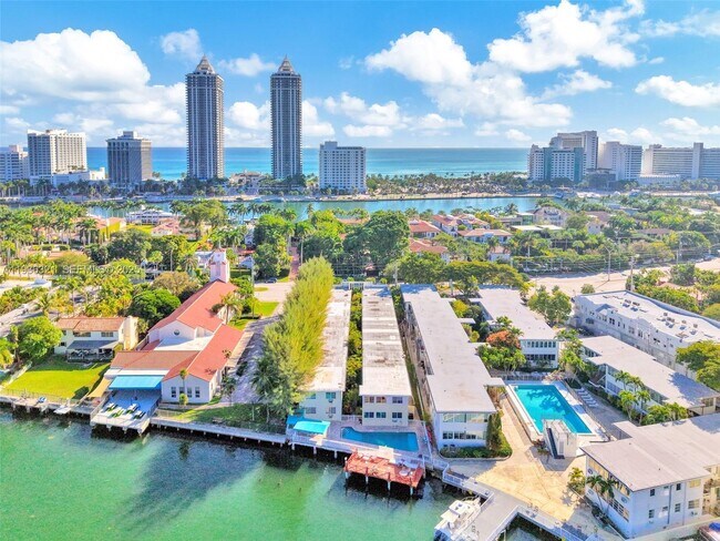 Building Photo - 4730 Pine Tree Dr