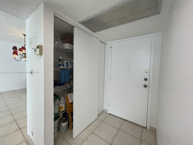 Building Photo - 601 Three Islands Boulevard