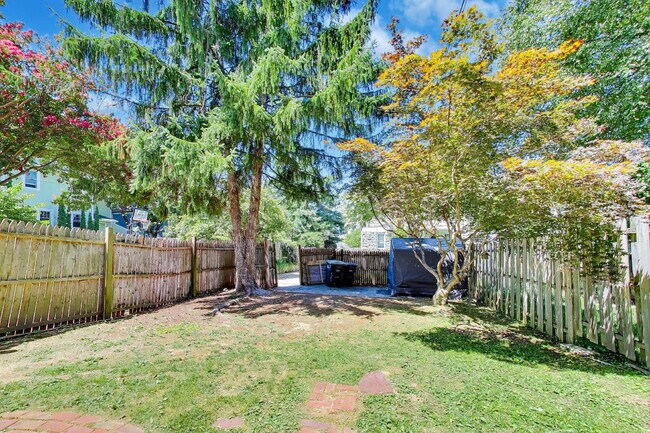 Building Photo - Beautiful Brick Home in the Heart of Chevy Chase