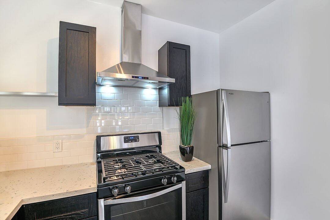 Building Photo - 2947 Van Buren Pl