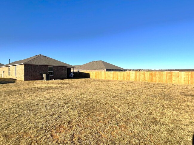 Building Photo - Harrah Haven: Exceptional 3 Bed, 2 Bath Re...