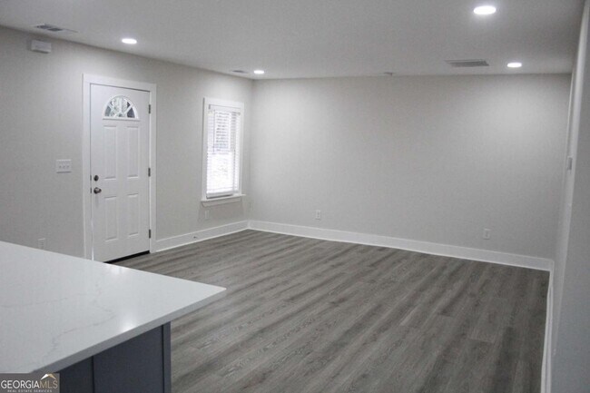 Building Photo - 970 Bates Rd