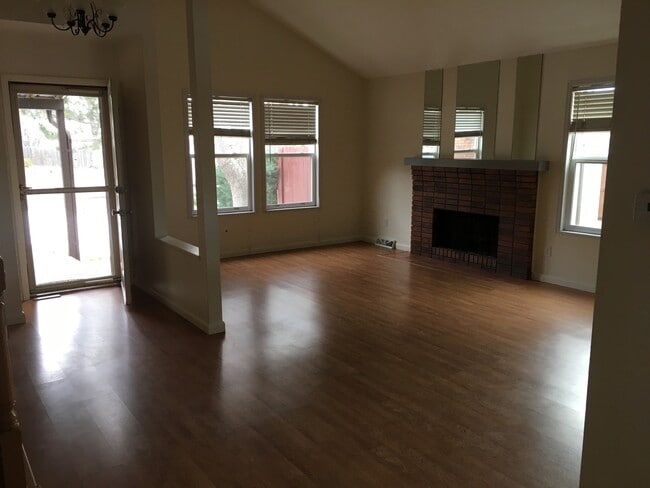 Building Photo - 3143 21st Avenue Court