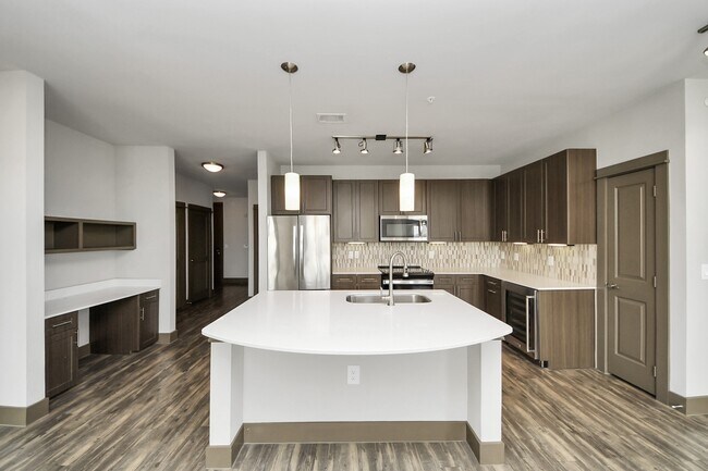 Building Photo - 5454 State St