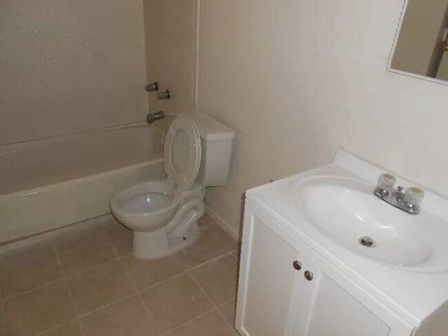 Building Photo - 2903 E Wier Ave