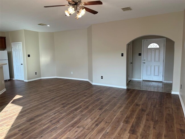 Building Photo - 2806 Silver Charm