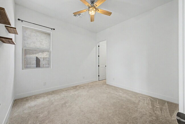 Building Photo - 13103 N 174th Dr