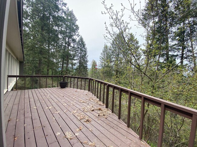 Building Photo - Unique View Property 3 bed, 3 bath located...
