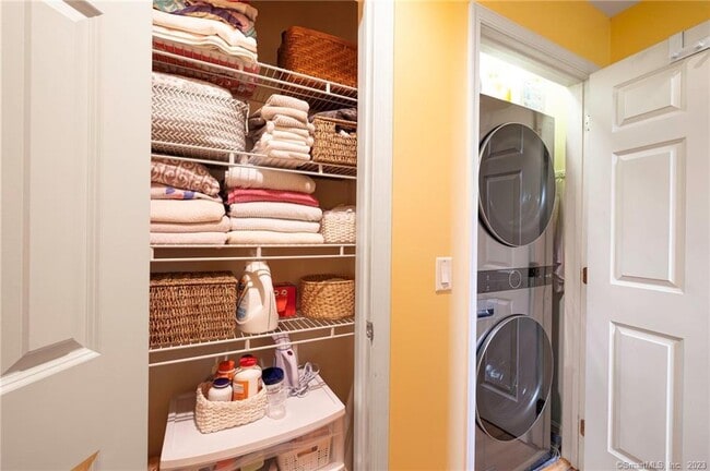 Building Photo - 160 Glenbrook Rd