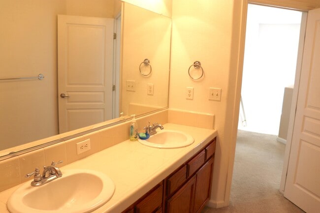 Building Photo - 2346 E Early Ave