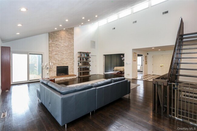 Building Photo - 35 Old Pond Rd