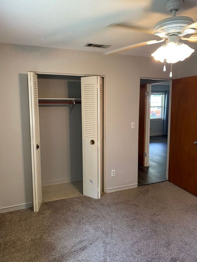 Building Photo - 3/2 Home In Downtown/Conway Area! Zoned fo...