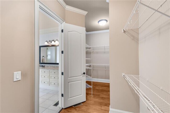 Building Photo - 5861 Yoshino Cherry Ln NE