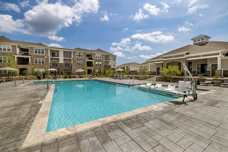 River Oaks Landing apartments — community photo - River Oaks Landing