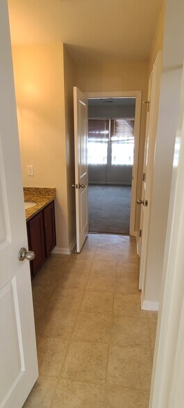 Building Photo - 327 Flyway Rd