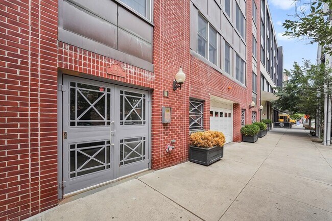 Building Photo - 1107 Grand St