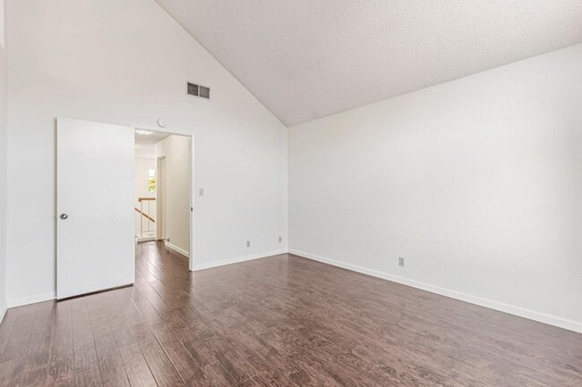 Building Photo - 39737 Potrero Dr