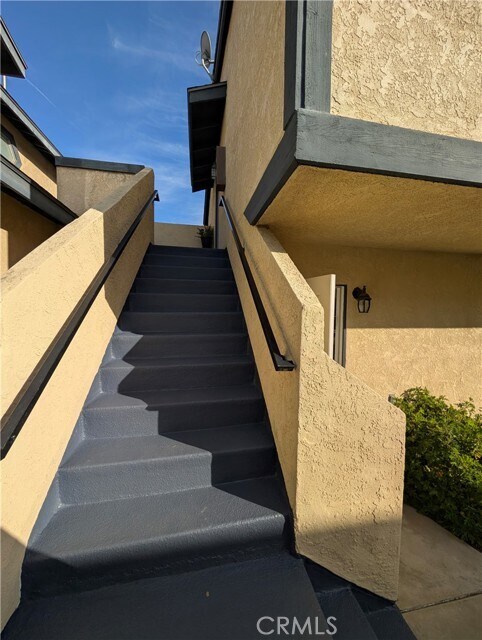 Building Photo - 527 E Colorado Blvd