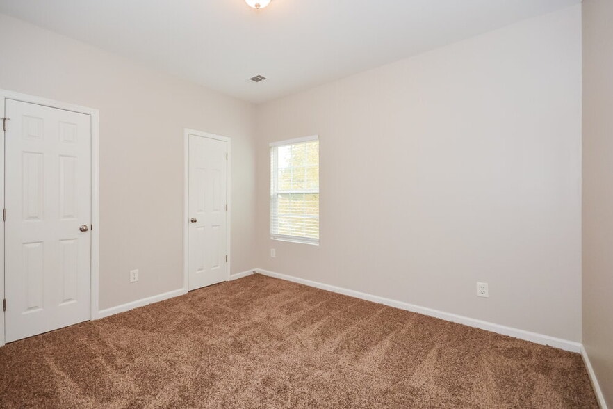 Building Photo - 5040 Pioneer Pkwy