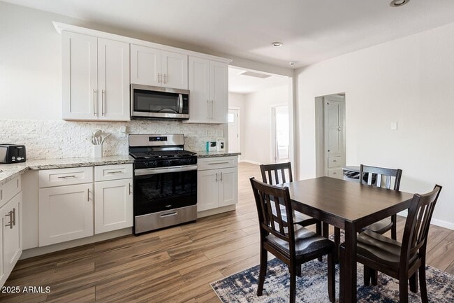 Building Photo - 1514 E Fillmore St