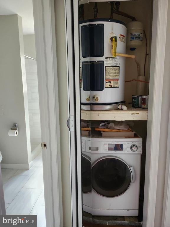 Building Photo - 10 W All Saints St