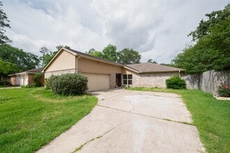 Building Photo - 16774 Glen Eagle Dr N