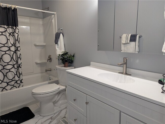 Building Photo - 17536 Hosmer Rd
