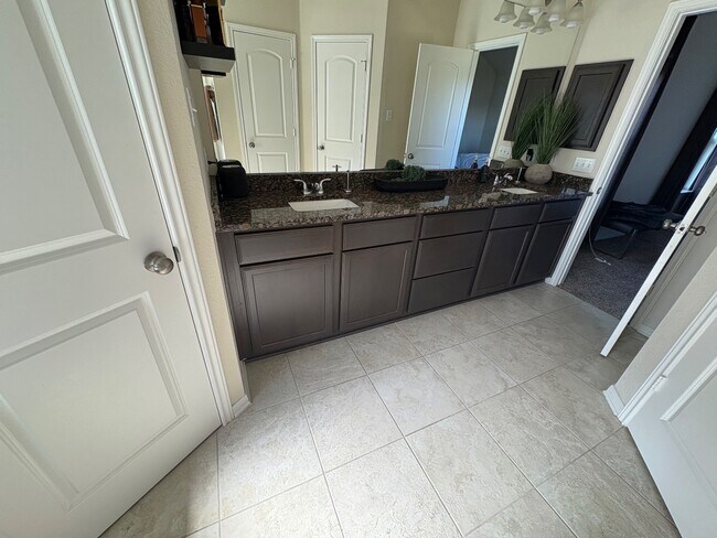 Building Photo - 3407 Greyfriar Dr