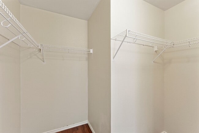 Building Photo - Beautiful 3 bed 2 bath home in Poynter Cro...