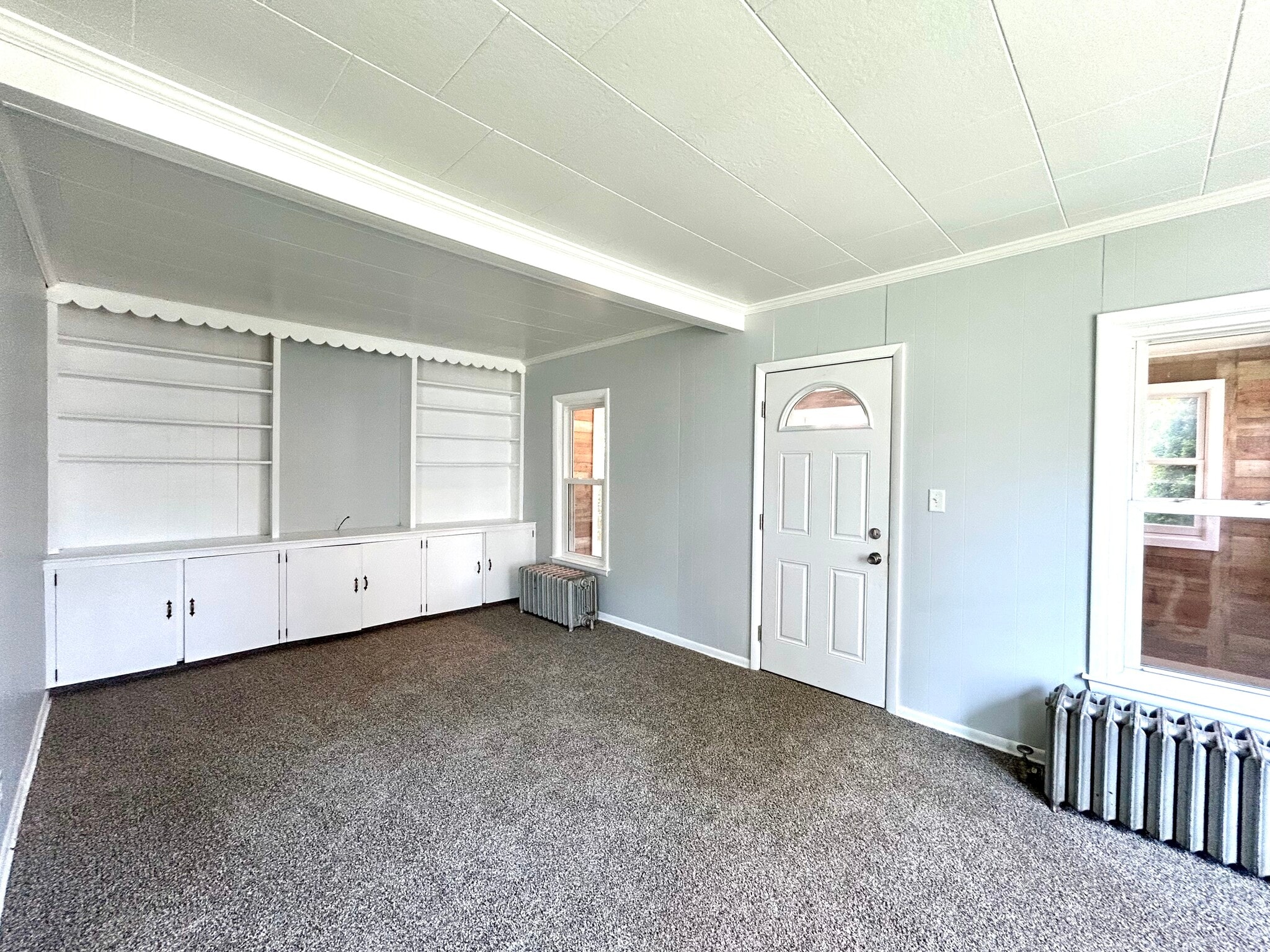 Living Area - 727 Emerald Ave NE