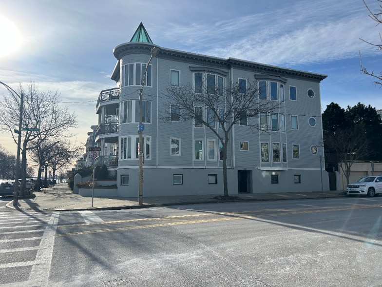 Building Photo - 955 E Broadway