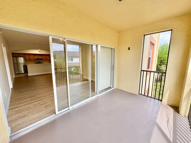 Building Photo - ** FAIRWAY PRESERVE ** 3 BED / 2 BATH COND...