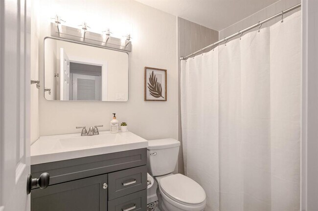 Building Photo - 407 Westmorland Dr