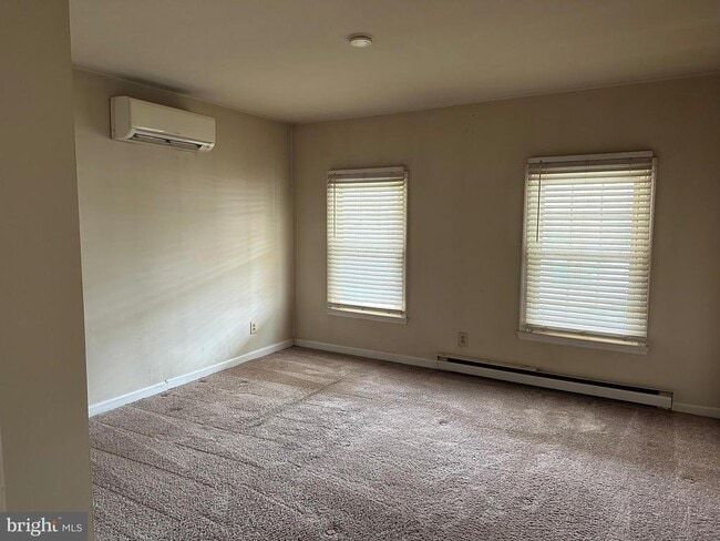 Building Photo - 1605 Charles St