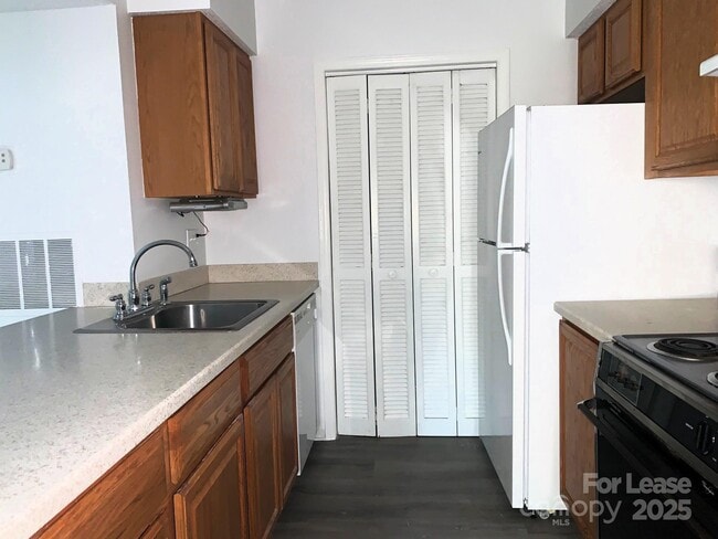 Building Photo - 11026 Harrowfield Rd