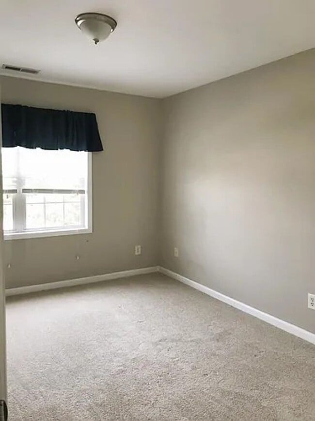 Building Photo - 4 Bedroom 2.5 Bath SF home - COMING SOON!