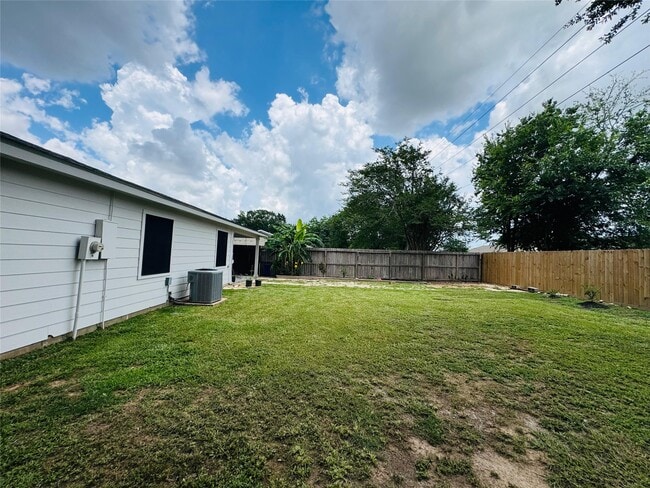 Building Photo - 24131 4 Sixes Ln