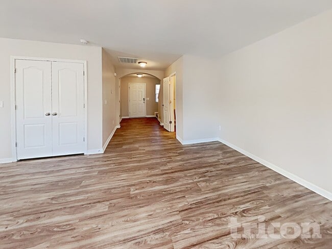 Building Photo - 1912 Carpenter Cabin Dr