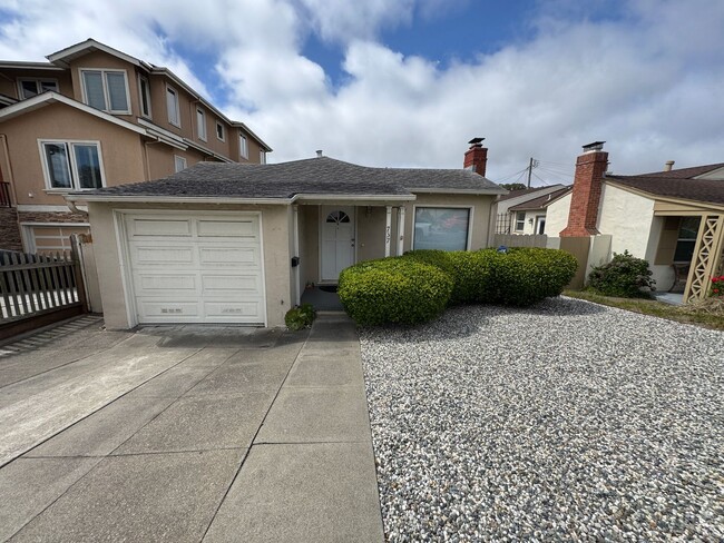 Primary Photo - Charming 2-Bedroom Bungalow for Rent Near ...