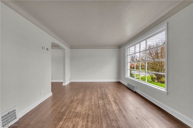 Building Photo - 21206 Hillgrove Ave